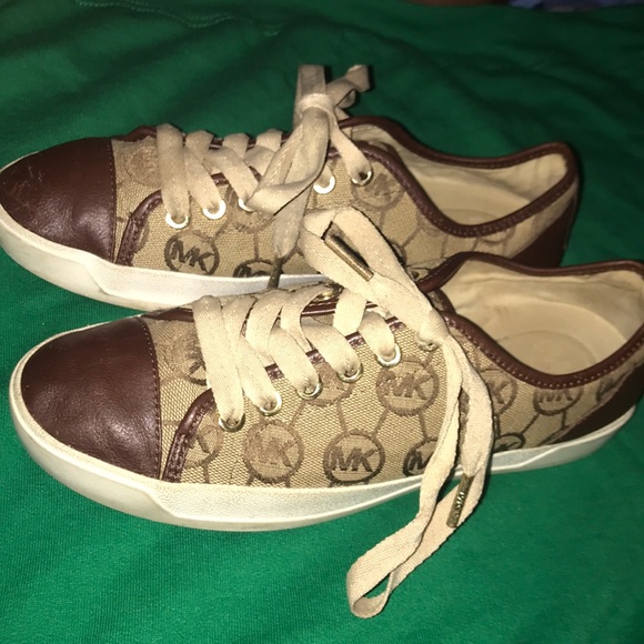 Micheal Kors shoes - Picture 2 of 3